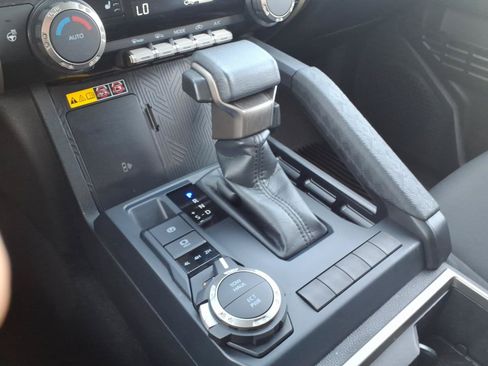 Used 2025 Toyota Tacoma SR5 AWD/4WD image 19