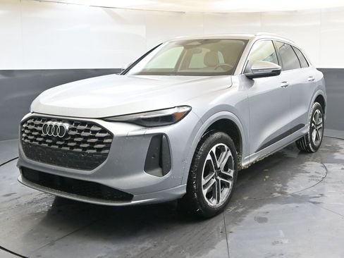 Certified 2025 Audi Q5 Premium Plus w/ Premium Plus image 1