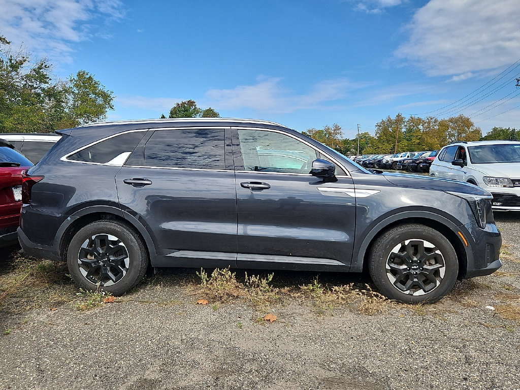 Certified 2024 Kia Sorento S FWD image 4