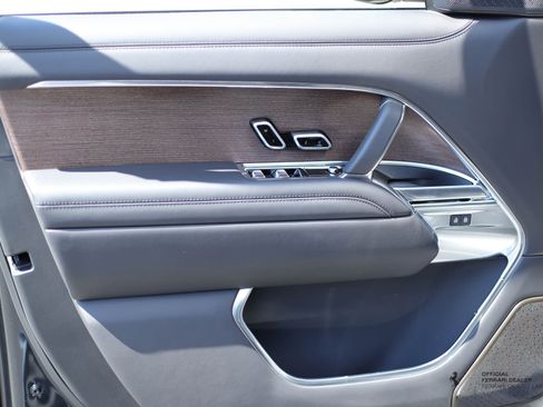 Used 2025 Land Rover Range Rover Autobiography image 26