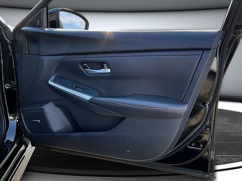 Certified 2025 Nissan Sentra SR w/ SR Premium Package image 27