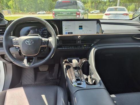 Used 2024 Toyota Crown Limited w/ Advanced Technology Package image 10