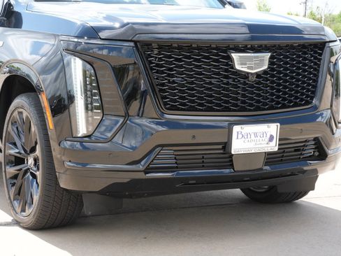 Certified 2026 Cadillac Escalade Platinum Sport w/ LPO, ONYX Package AWD/4WD image 30