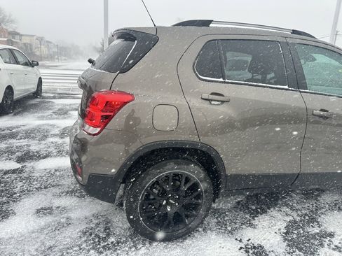 Used 2022 Chevrolet Trax LT w/ Premium Seat Package image 9