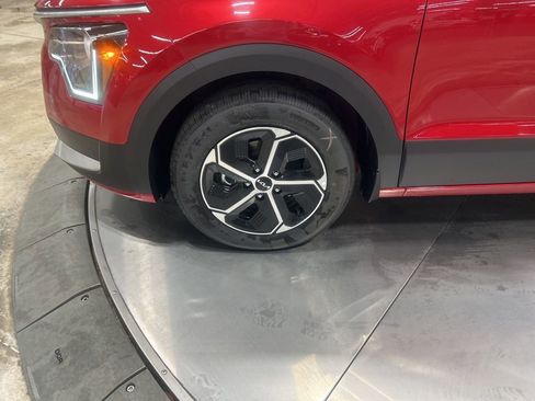 New 2025 Kia Niro EX image 28