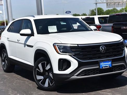 Used 2025 Volkswagen Atlas Cross Sport SE FWD image 2