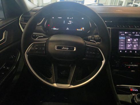 Used 2024 Jeep Grand Cherokee L Laredo AWD/4WD image 17