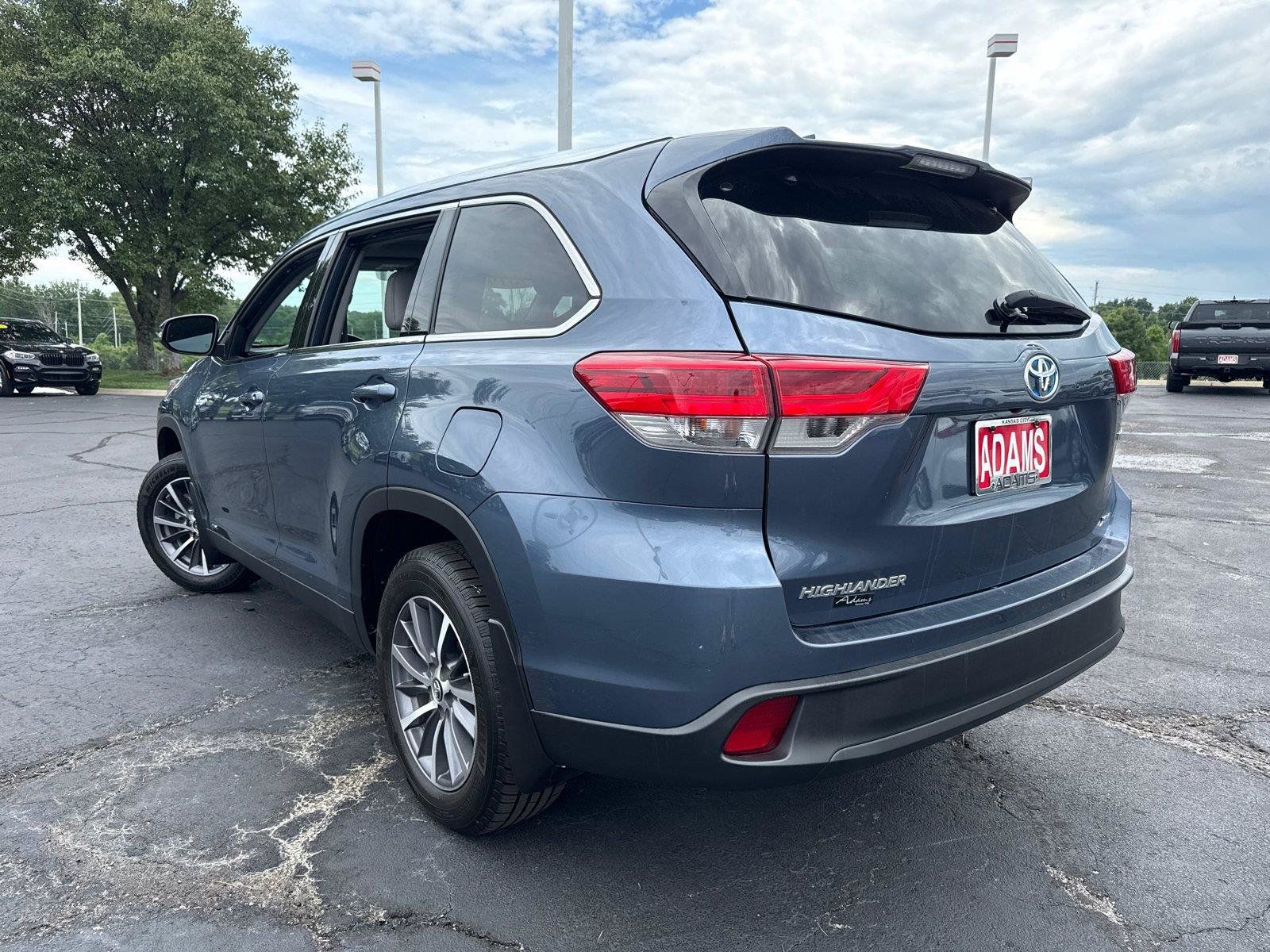 Used 2019 Toyota Highlander XLE AWD/4WD image 6