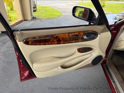 Used 1999 Jaguar XJ8 L RWD image 71