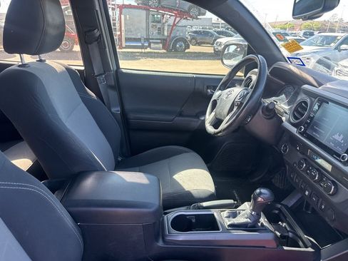 Used 2021 Toyota Tacoma TRD Sport w/ Technology Package image 27