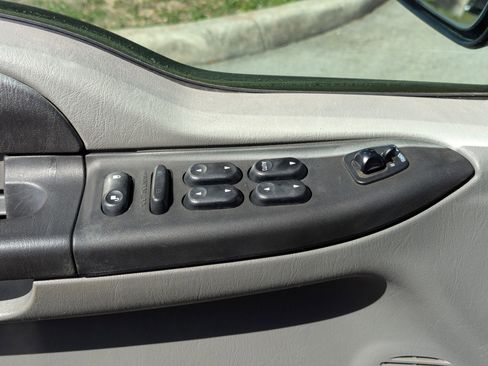 Used 2005 Ford Excursion 2WD image 11