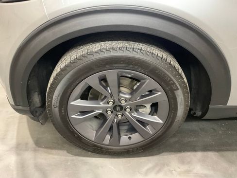 Used 2024 Ford Explorer XLT w/ Equipment Group 202A RWD image 6