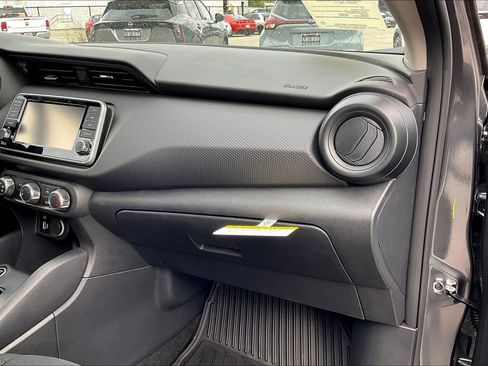 New 2025 Nissan Kicks Play S image 21