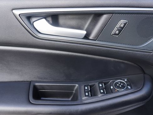 Certified 2024 Ford Edge SE w/ Black Appearance Package image 9