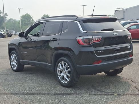 Used 2024 Jeep Compass Latitude AWD/4WD image 4