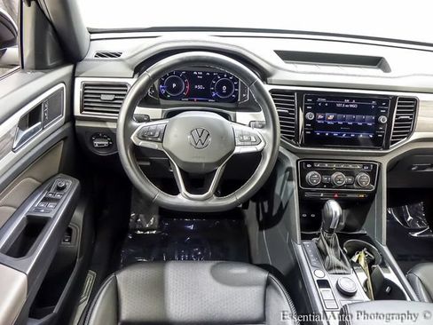 Used 2023 Volkswagen Atlas Cross Sport SE AWD/4WD image 3