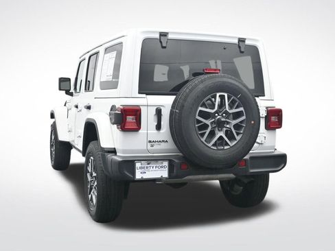 Used 2025 Jeep Wrangler Unlimited Sahara AWD/4WD image 9