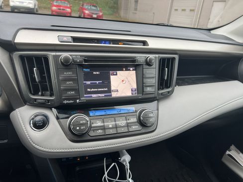 Used 2015 Toyota RAV4 Limited image 10