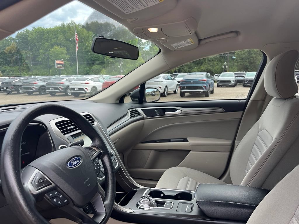 Used 2018 Ford Fusion SE w/ Fusion SE Technology Package FWD image 18