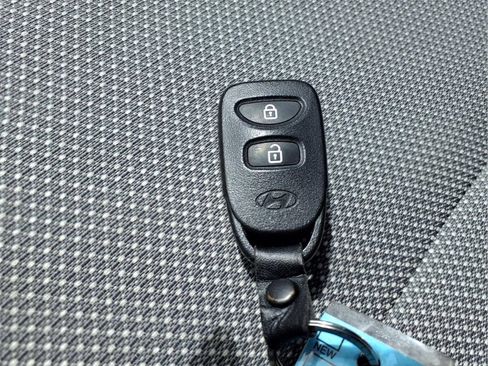 Used 2013 Hyundai Accent GS FWD image 25