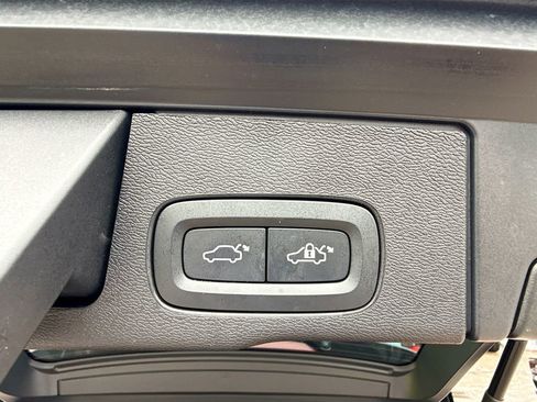 Used 2023 Volvo XC60 B5 Ultimate image 31