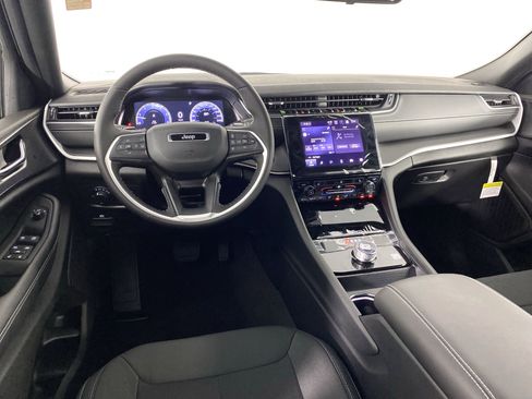 New 2025 Jeep Grand Cherokee L Laredo w/ Luxury Tech Group I image 16