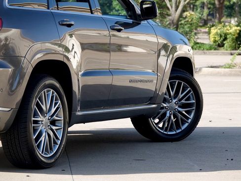 Used 2017 Jeep Grand Cherokee Summit w/ Platinum Series Group image 34