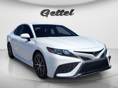 Certified 2022 Toyota Camry SE w/ Cold Weather Package AWD/4WD image 3