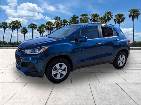 Used 2020 Chevrolet Trax LT w/ Driver Confidence Package image 4