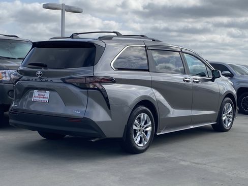 Certified 2026 Toyota Sienna XLE AWD/4WD image 3