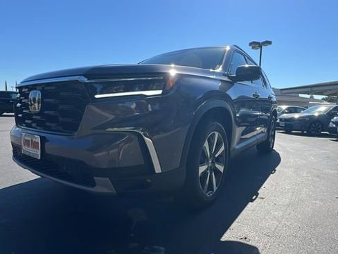 New 2025 Honda Pilot Touring image 9