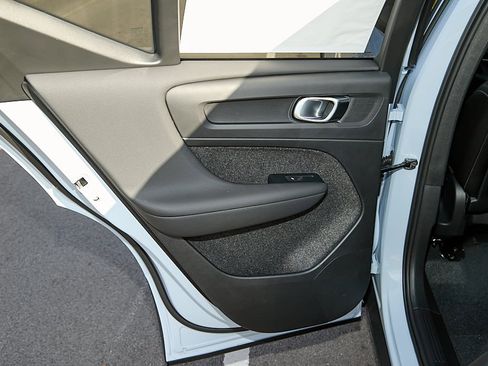 New 2026 Volvo XC40 B5 Plus w/ Protection Package Premier image 18