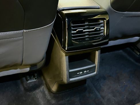 Used 2023 Volkswagen ID.4 Pro image 28