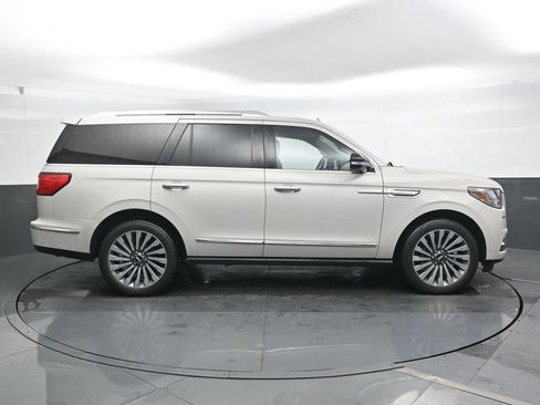 Used 2019 Lincoln Navigator Reserve AWD/4WD image 3