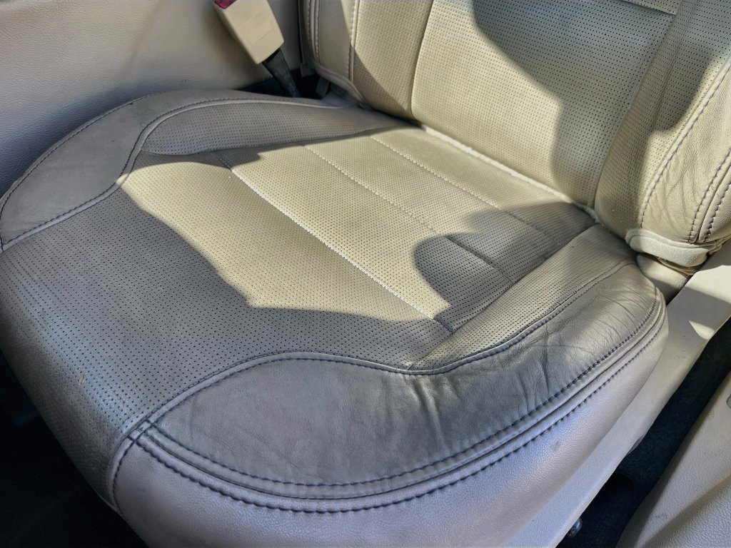 Used 2019 Ford Taurus Limited FWD image 19