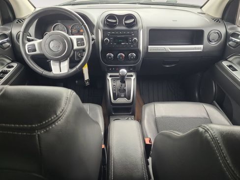 Used 2015 Jeep Compass Latitude FWD image 10