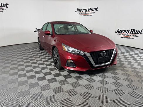 Used 2022 Nissan Altima 2.5 SV w/ SV Premium Package image 8