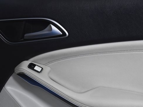 Used 2017 Mercedes-Benz GLA 250 image 23