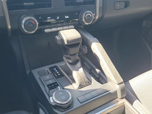 Certified 2024 Toyota Tacoma SR5 AWD/4WD image 18