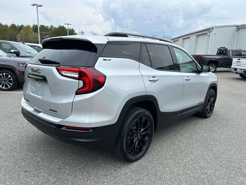 Used 2022 GMC Terrain SLT w/ Infotainment Package II AWD/4WD image 3