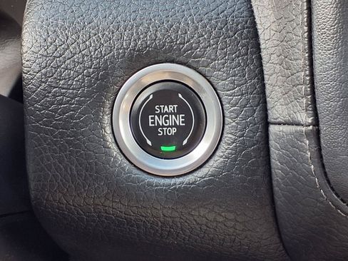 Used 2022 GMC Yukon XL Denali AWD/4WD image 12