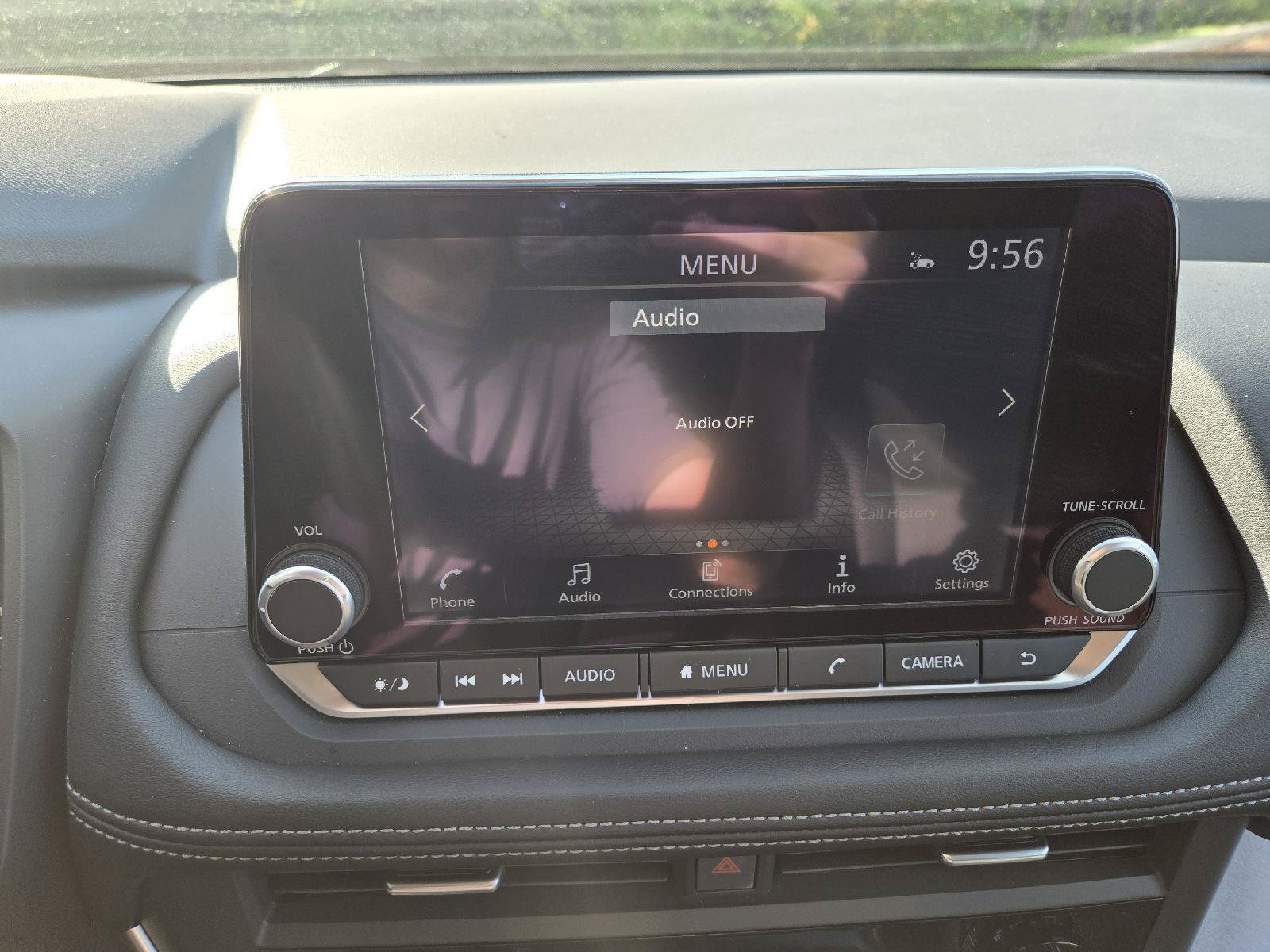 Used 2025 Nissan Rogue SV AWD/4WD image 19