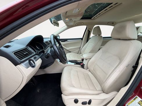 Used 2019 Volkswagen Passat 2.0T Wolfsburg w/ Wheels & Sunroof Package FWD image 10