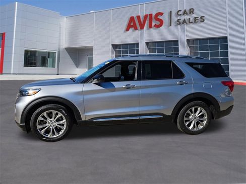 Used 2023 Ford Explorer Limited image 2