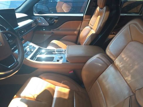 Used 2022 Lincoln Aviator Black Label w/ Dynamic Handling Package AWD/4WD image 2