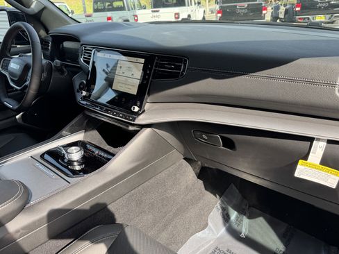 New 2026 Jeep Grand Wagoneer 4WD image 4