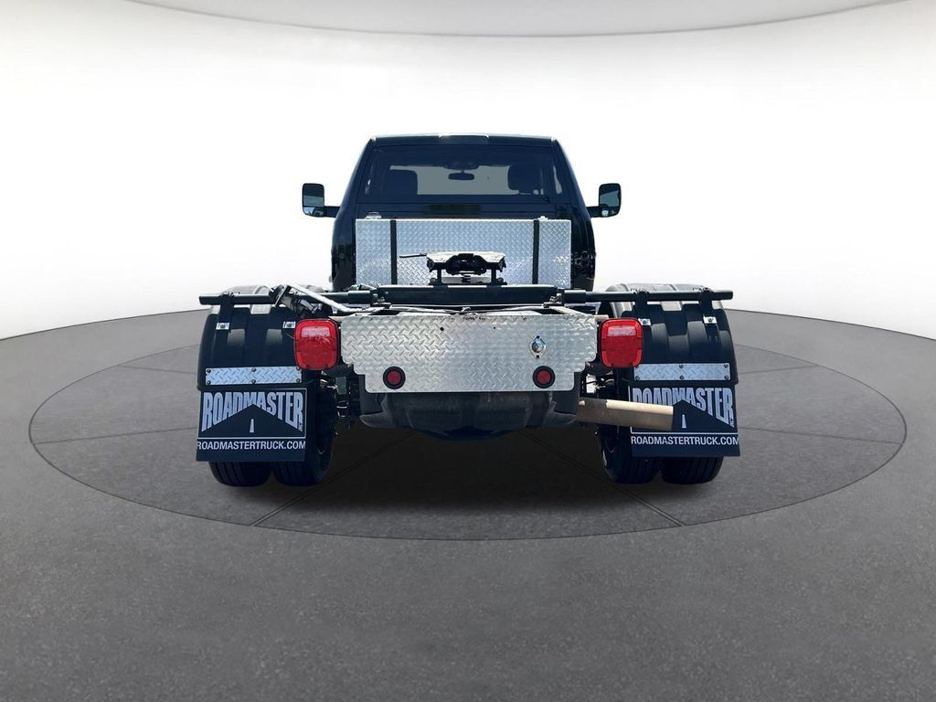 Used 2022 RAM 5500 Tradesman RWD image 4