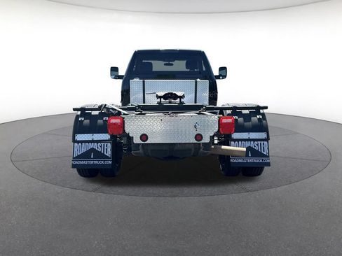 Used 2022 RAM 5500 Tradesman RWD image 4