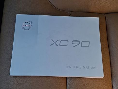 Used 2016 Volvo XC90 T6 Momentum w/ Momentum Plus Package AWD/4WD image 28