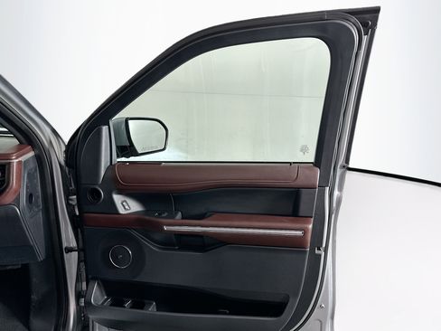 Used 2024 Ford Expedition Limited image 35